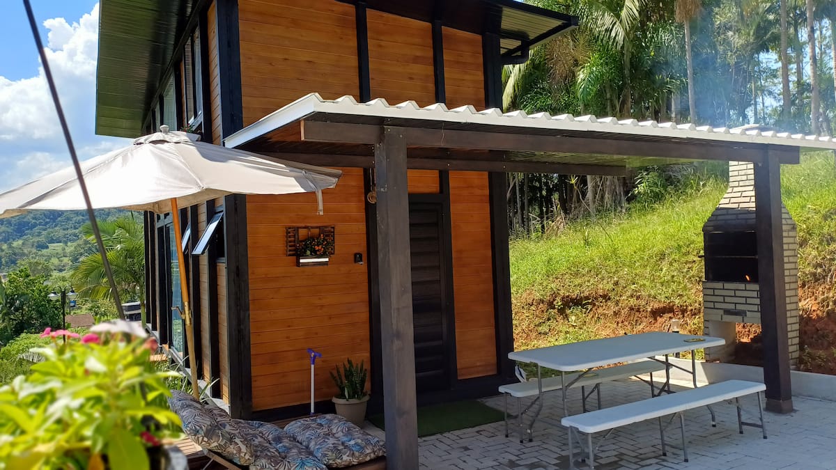 Cabana Angillyn iluminada ao anoitecer